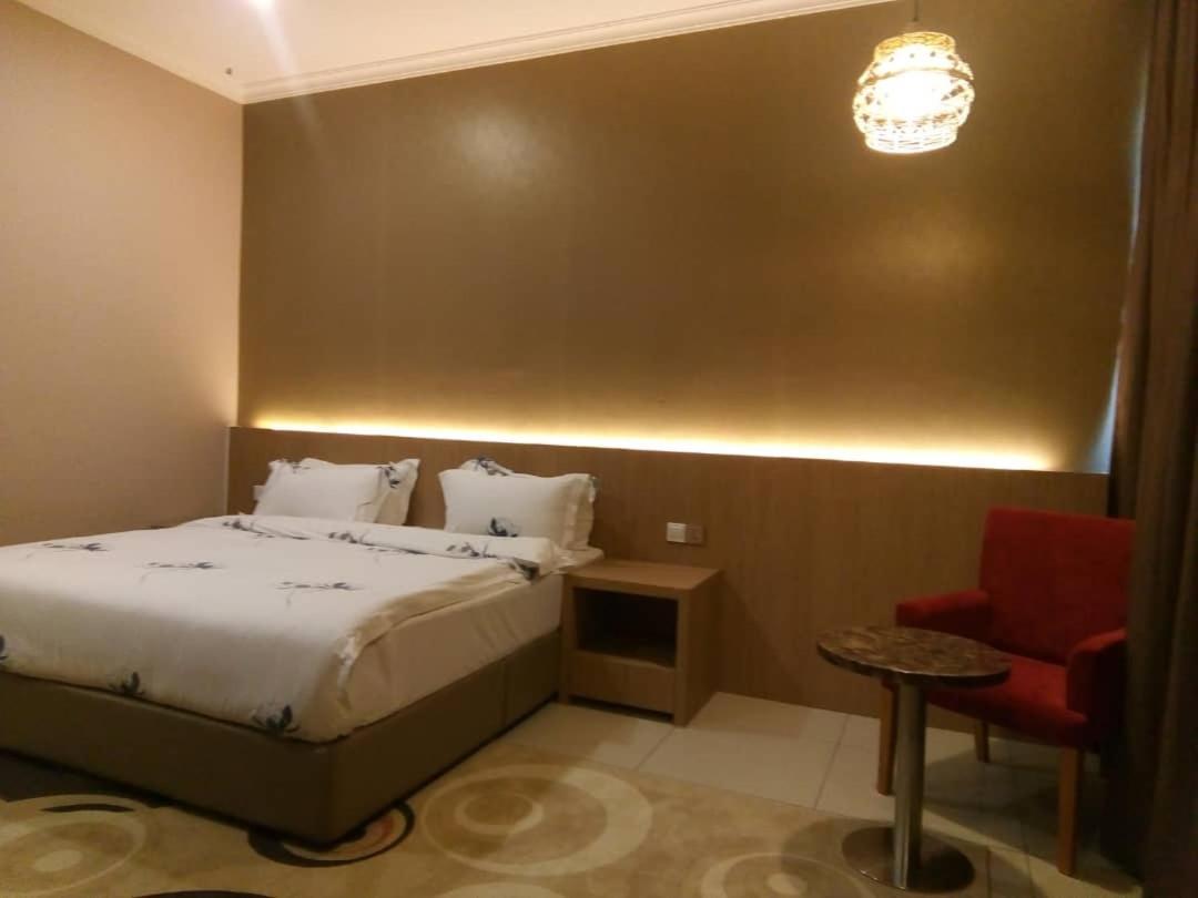Hotel Holmes Gp Nusajaya  Exterior foto